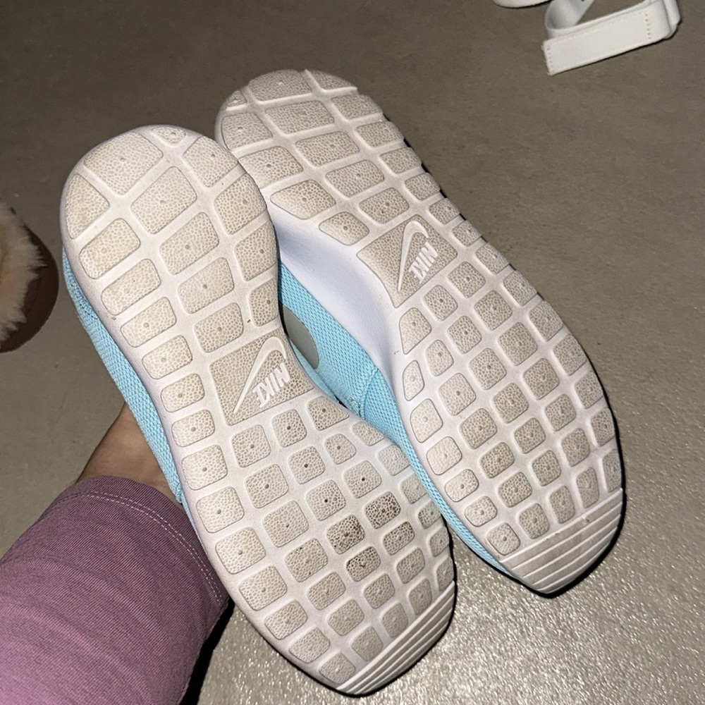 Nike Tiffany blue roshe - Picture 2 of 3